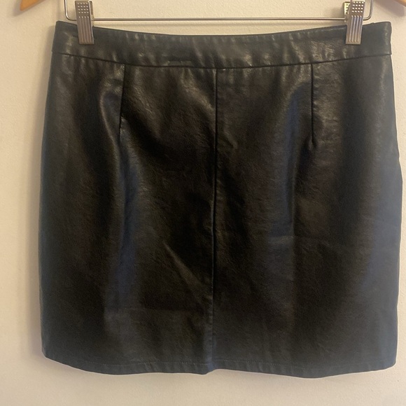 Mini Skirt Black Faux Leather LARGE - Picture 2 of 7